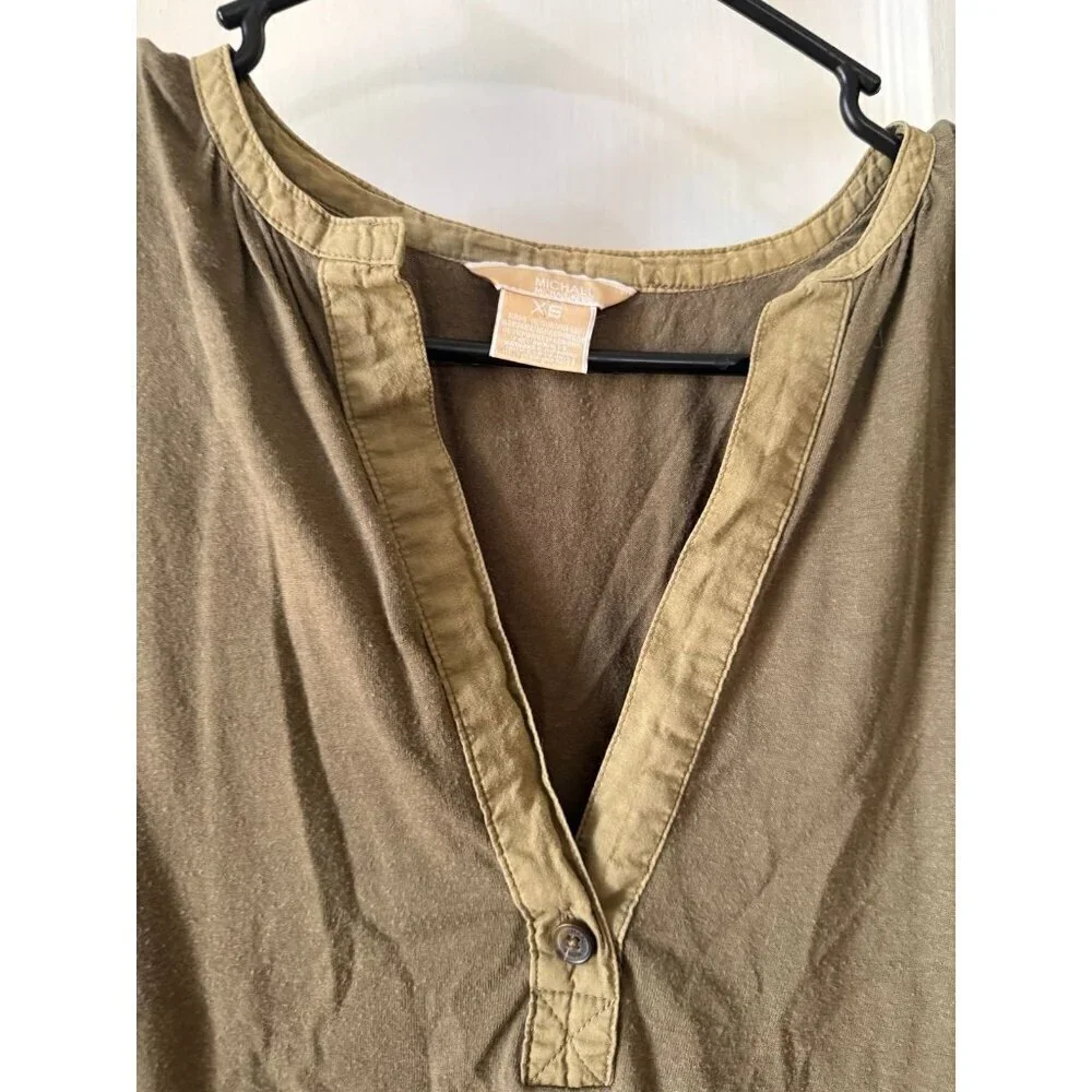 Michael Kors women’s size X-small sleeveless v neck shirt